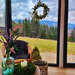 W Gorach Tiny House Forest Jacuzzi/widoki Ferienhaus *